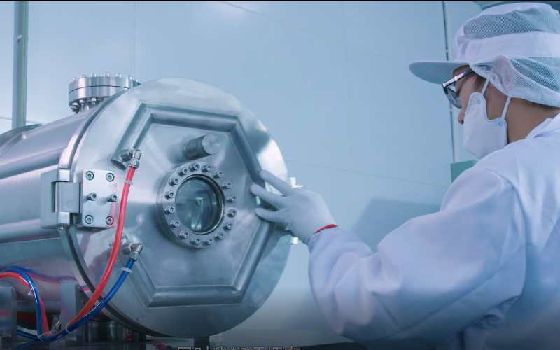 真空電機(jī)在光學(xué)鍍膜設(shè)備中的應(yīng)用.jpg 真空電機(jī)在光學(xué)鍍膜設(shè)備中的應(yīng)用.jpg