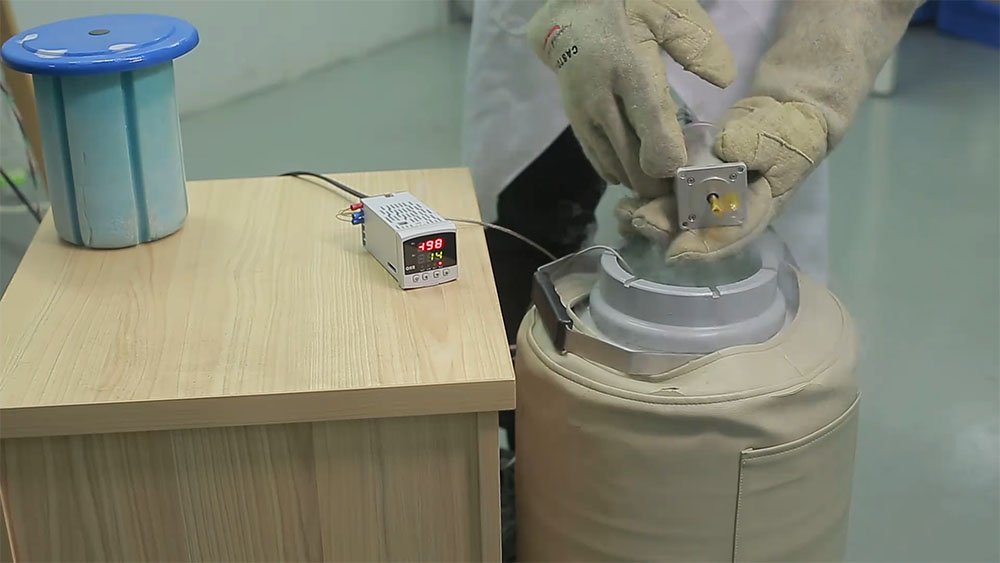 液氮下用的步進電機.jpg 液氮下用的步進電機.jpg